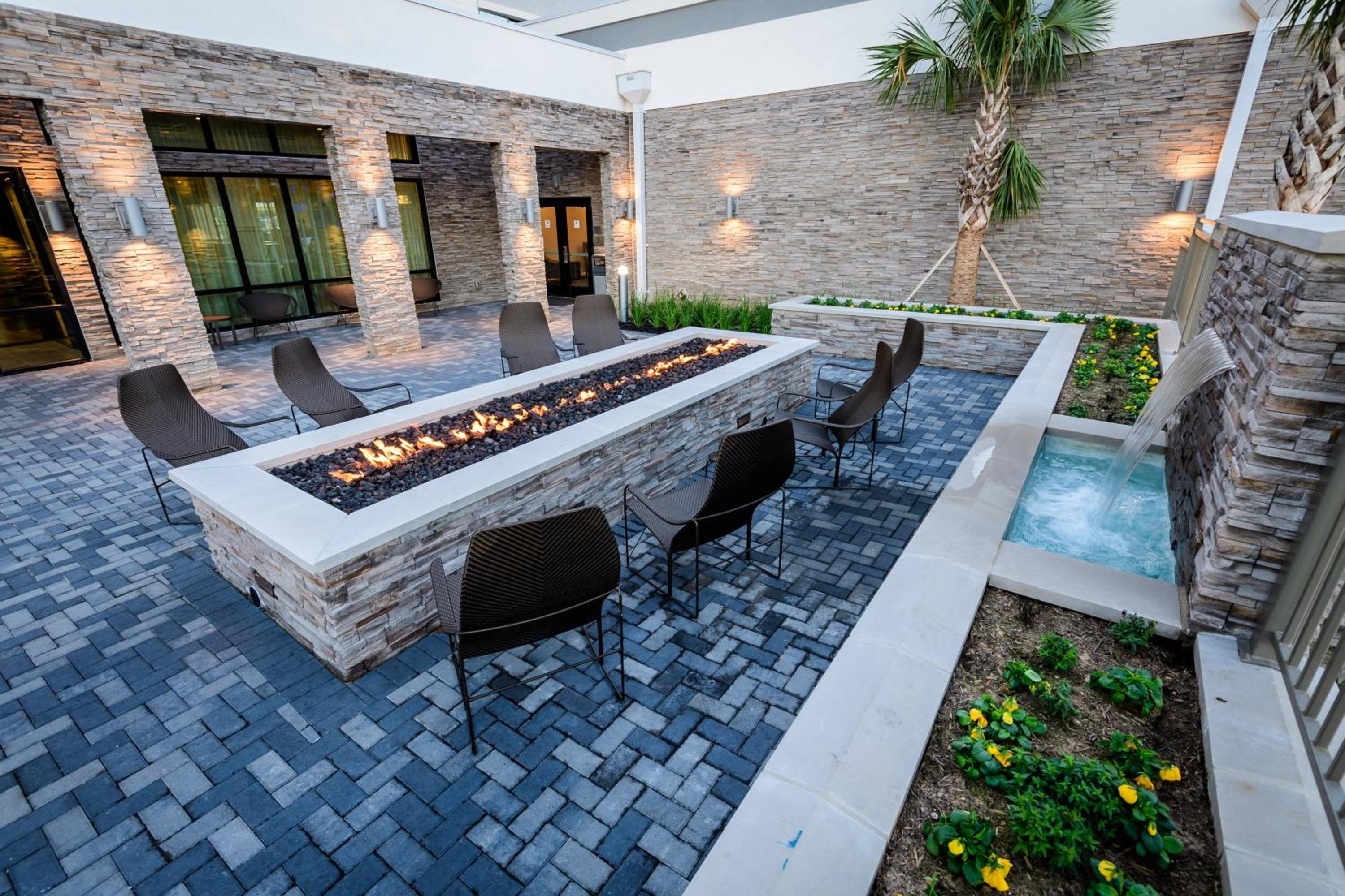 Courtyard by Marriott Lake Jackson - Property Image 6