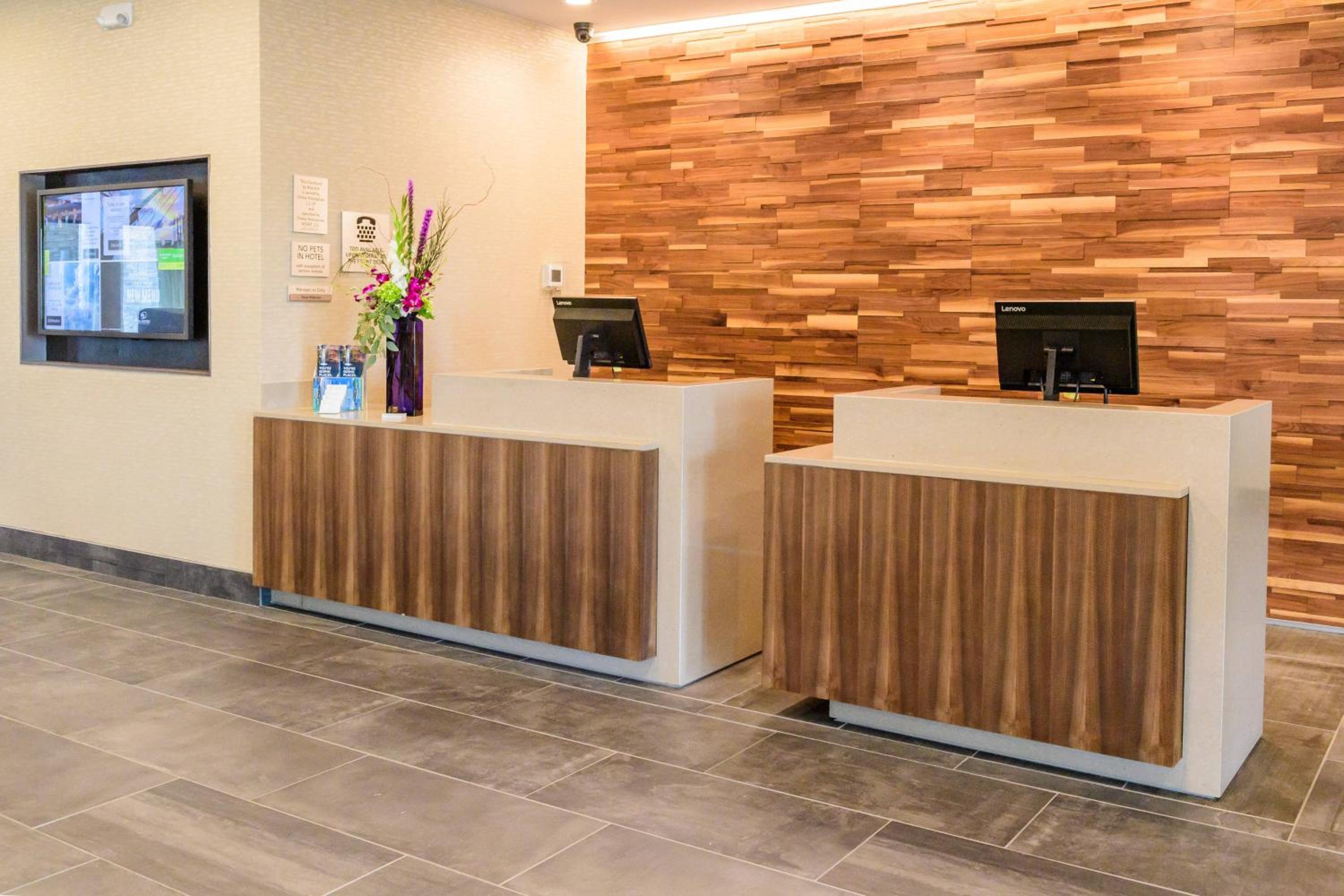 Galveston Vacations - Courtyard by Marriott Lake Jackson - Property Image 3