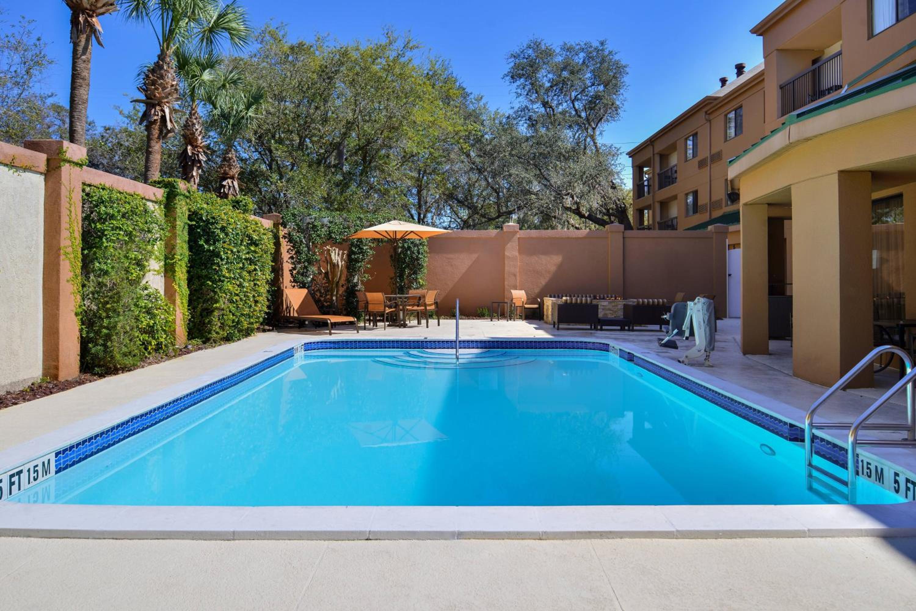 Tampa Bay Area Vacations - Courtyard Tampa North / I-75 Fletcher - Property Image 1