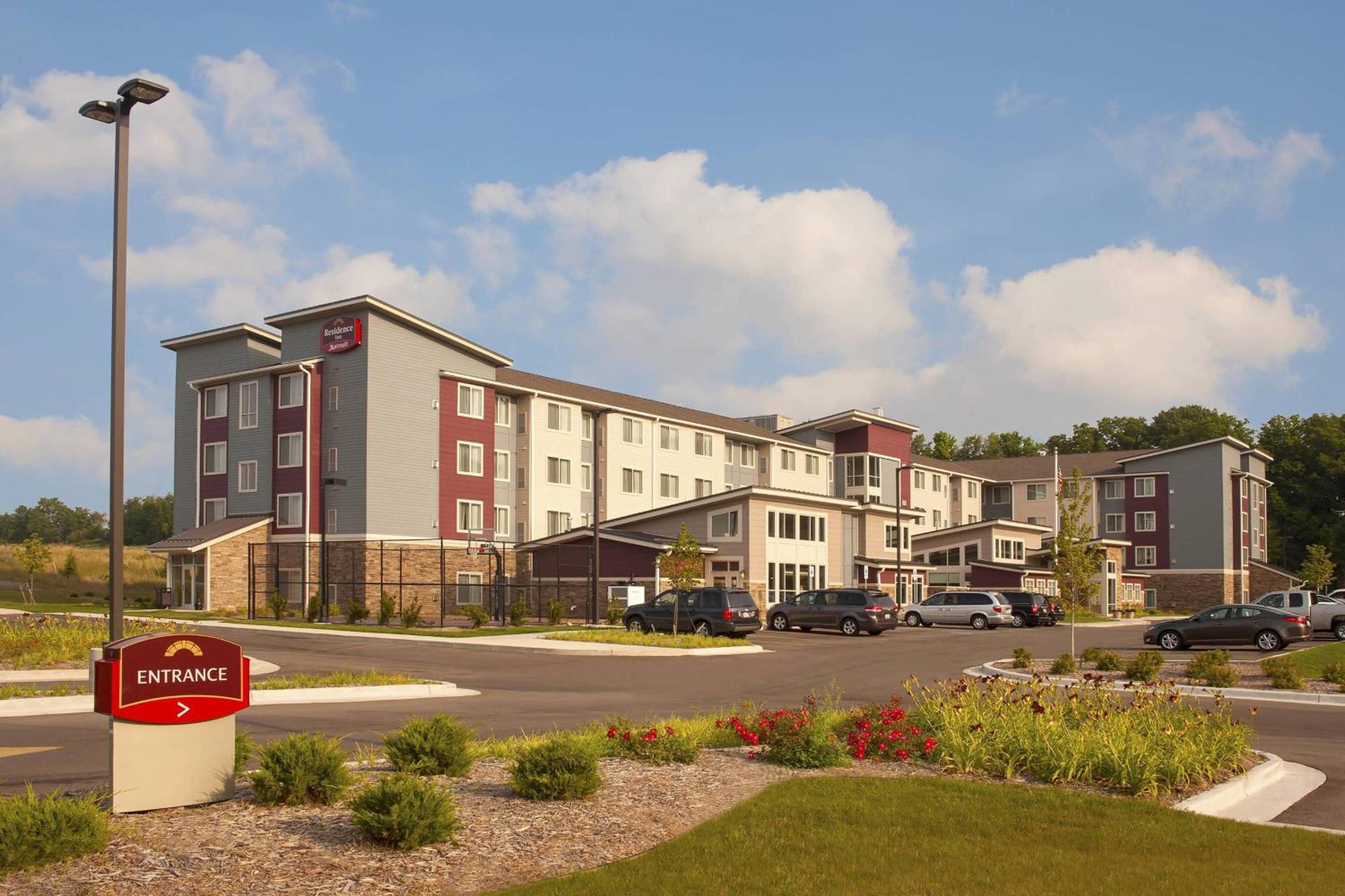 Hotel Residence Inn by Marriott Grand Rapids Airport - Image 1