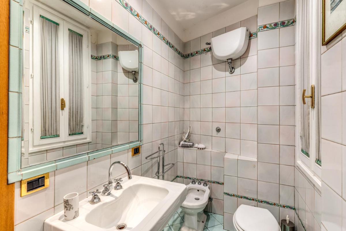 Lovely Flat by the Trevi Fountain
