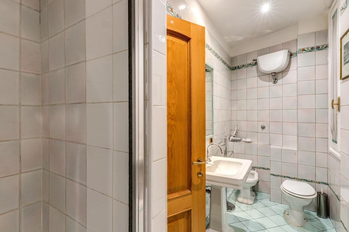 Lovely Flat by the Trevi Fountain
