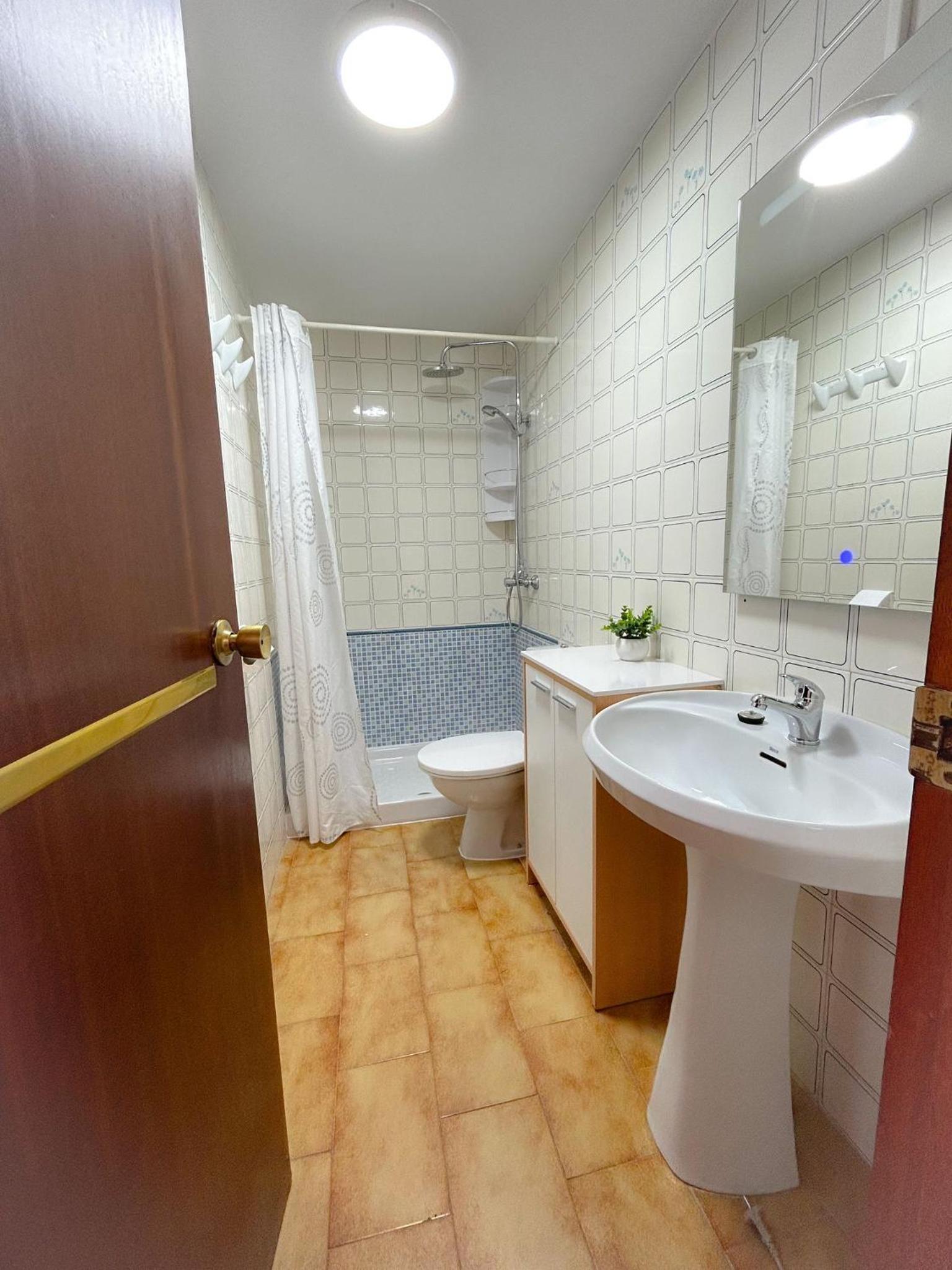APARTAMENTO CON PARQUING zona centro