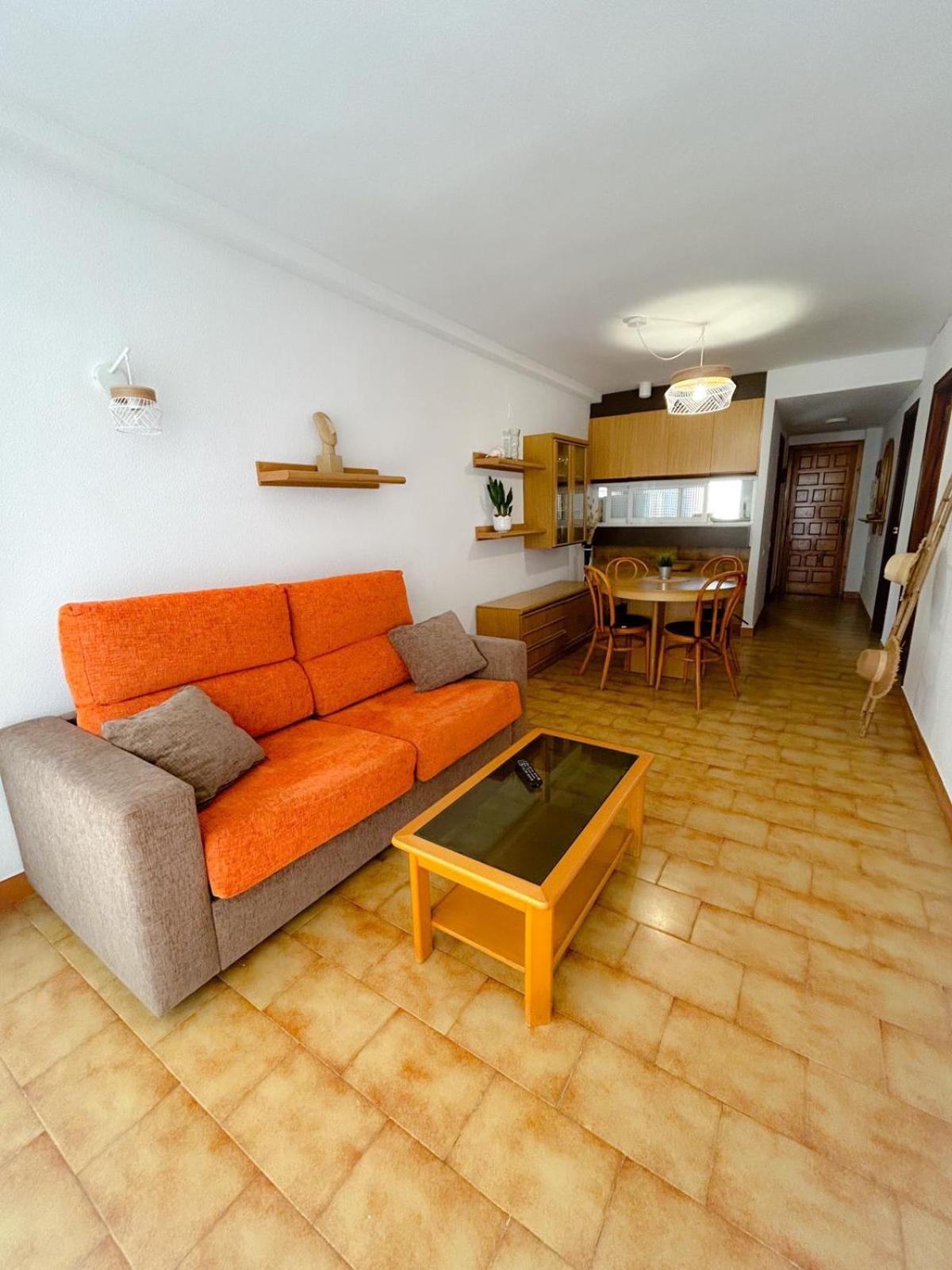 APARTAMENTO CON PARQUING zona centro