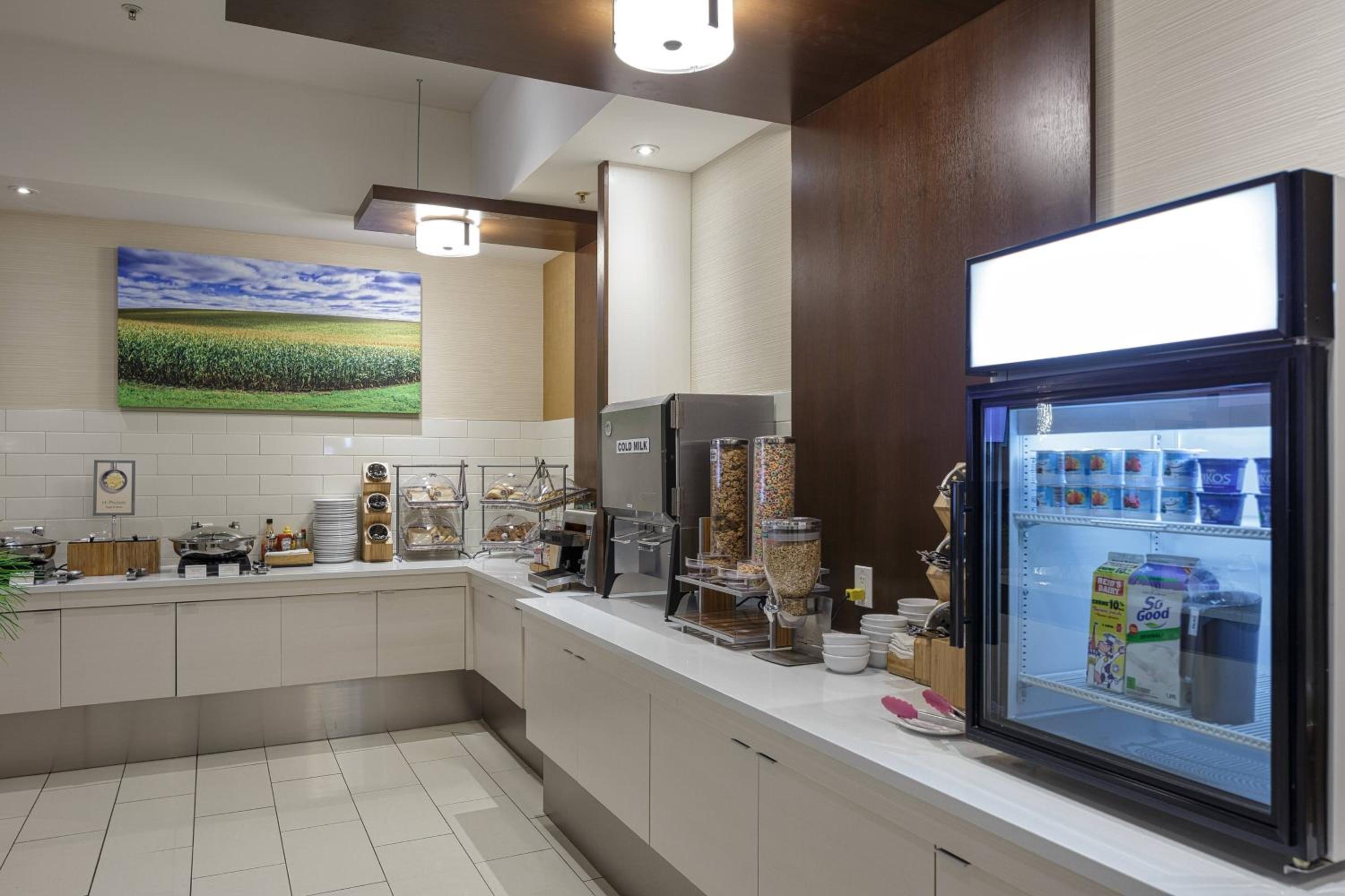 Belleville Vacations - Fairfield Inn  Suites by Marriott Belleville - Property Image 4