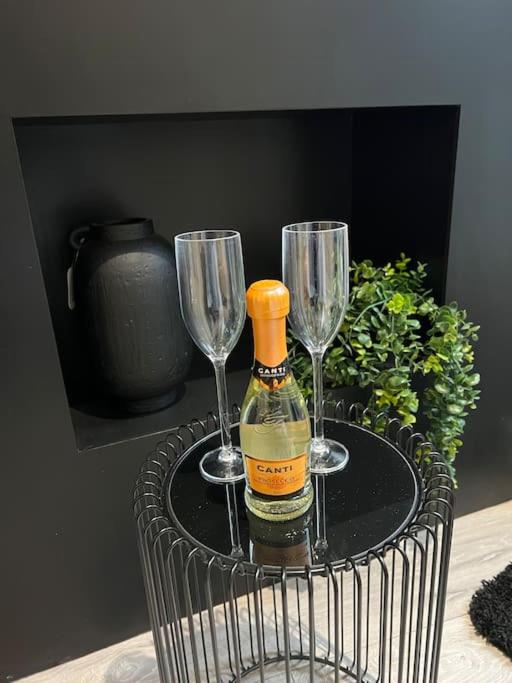 Hotel Luxe City Hot Tub: Urban Retreat