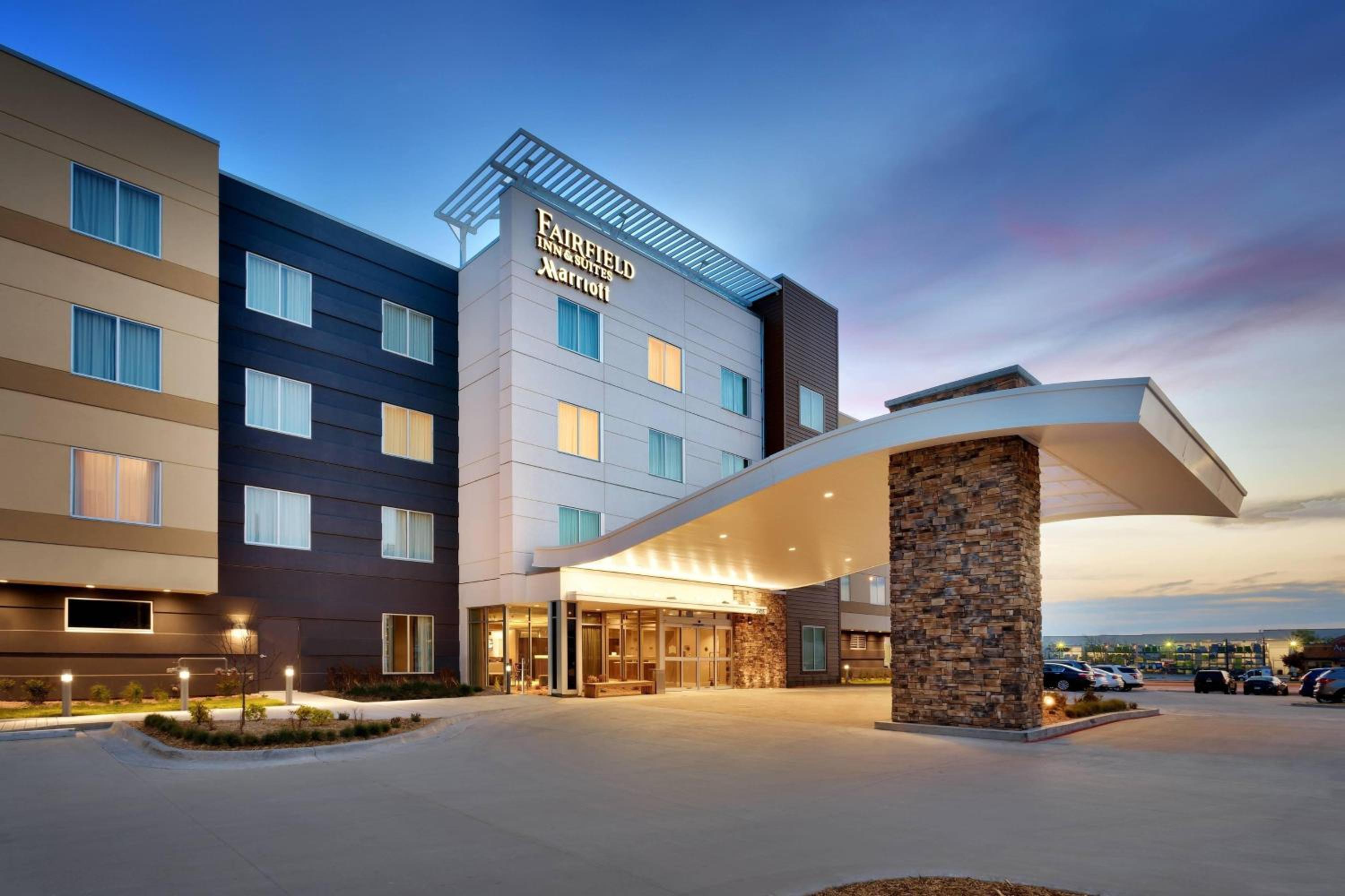 Hotel Fairfield Inn & Suites by Marriott Springfield North - Image 1