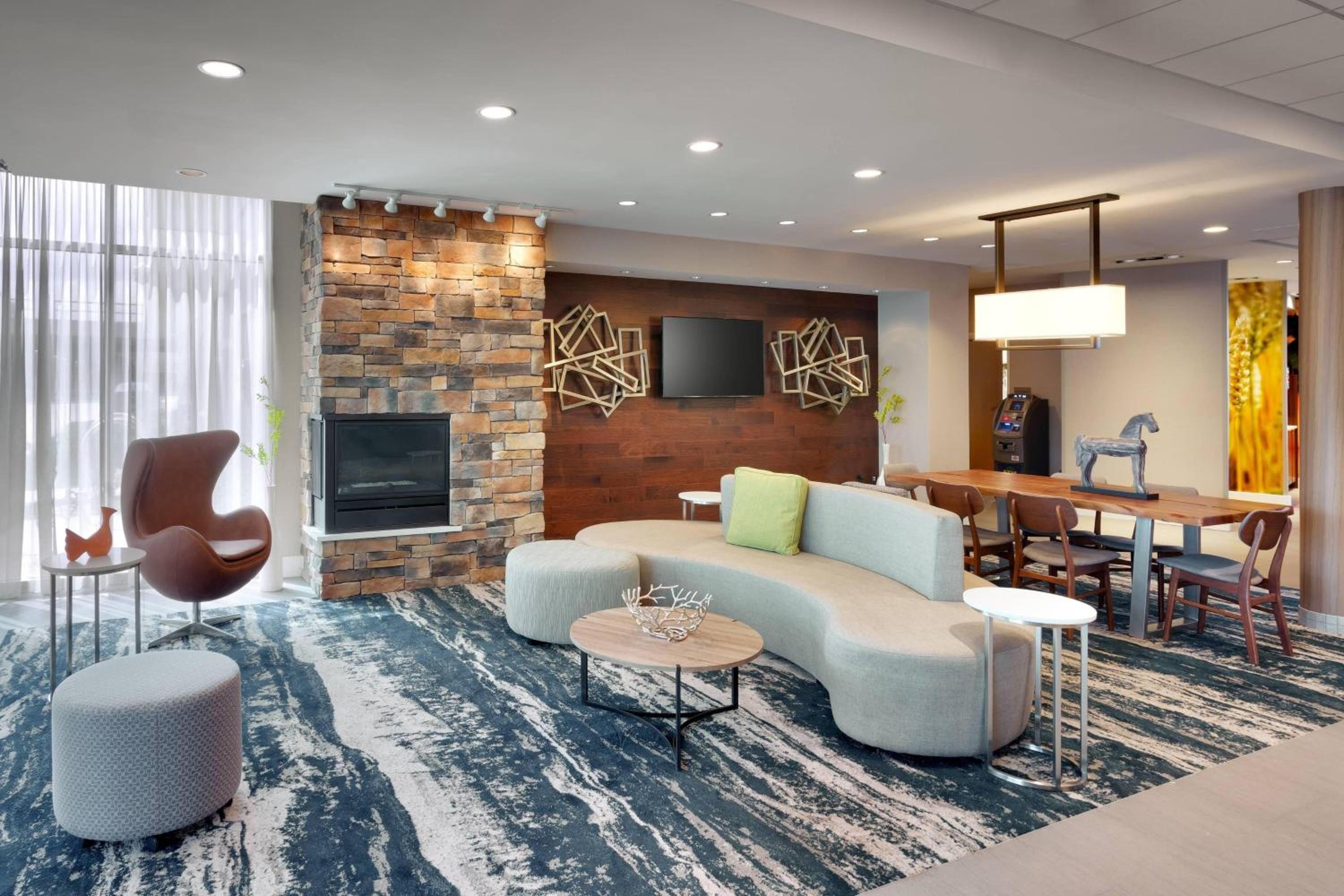 Springfield Vacations - Fairfield Inn  Suites by Marriott Springfield North - Property Image 1