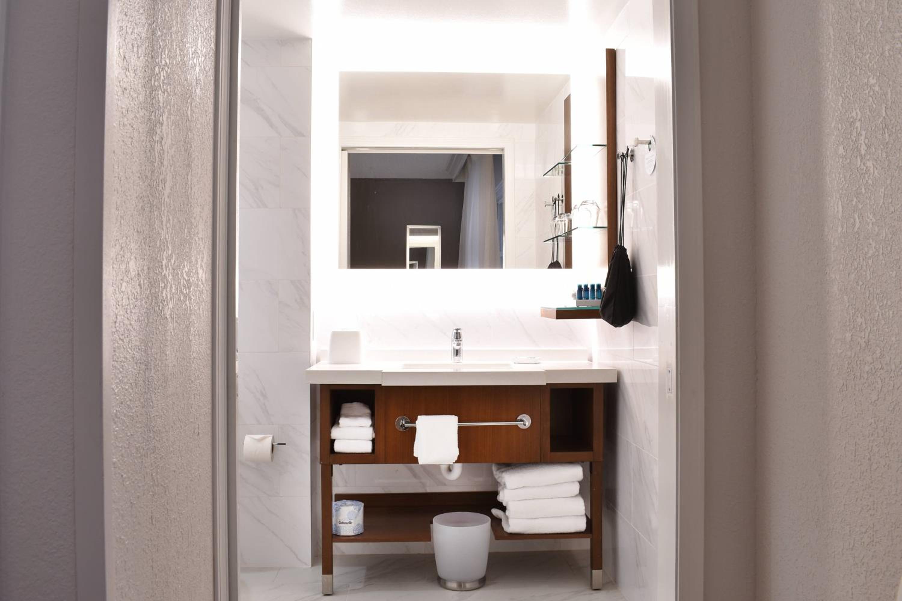 Indianapolis Vacations - Delta Hotels by Marriott Indianapolis East - Property Image 23