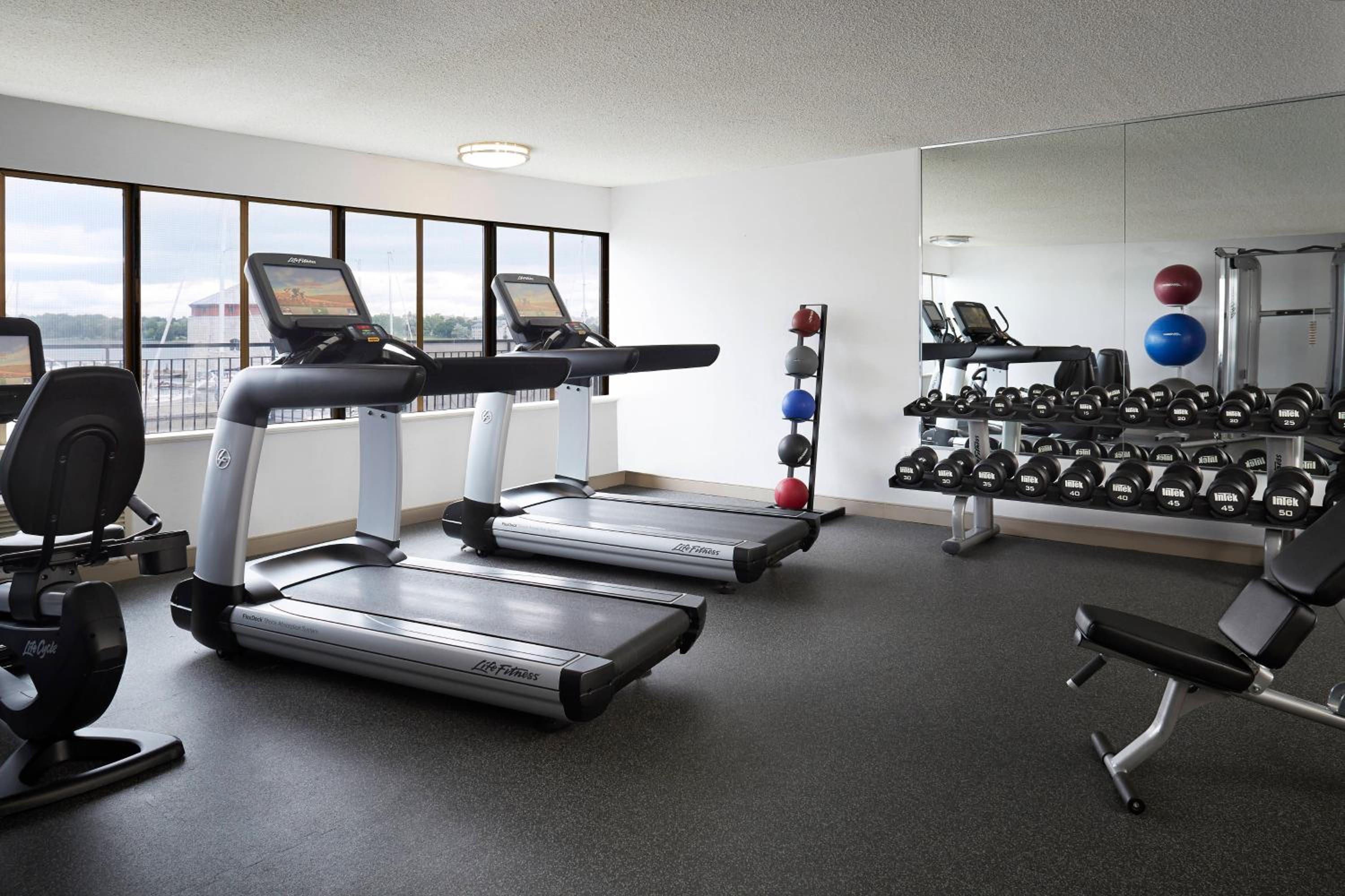 Kingston Vacations - Delta Hotels by Marriott Kingston Waterfront - Property Image 7