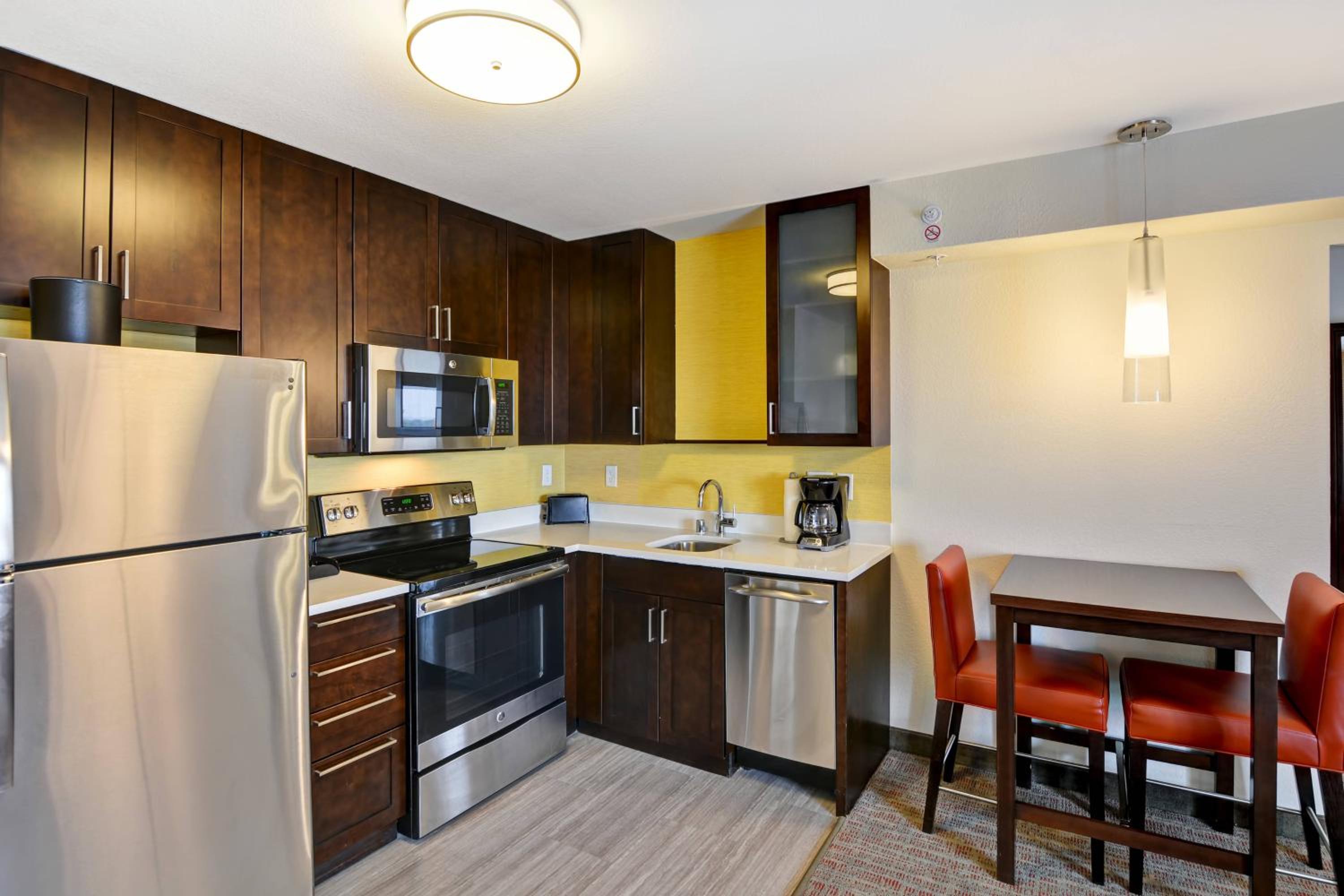 Glendale Vacations - Residence Inn by Marriott Milwaukee North/Glendale - Property Image 12