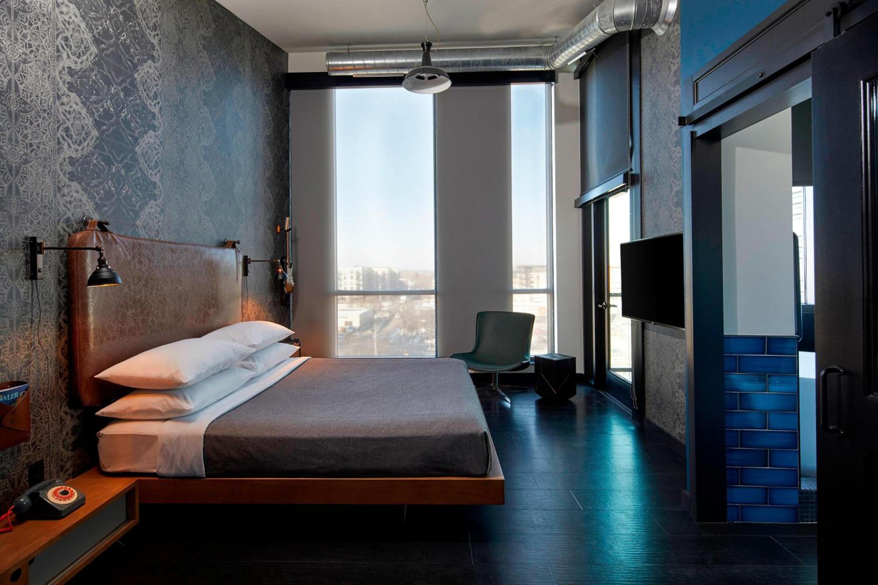 Minneapolis / St Paul Vacations - MOXY Minneapolis Uptown - Property Image 1