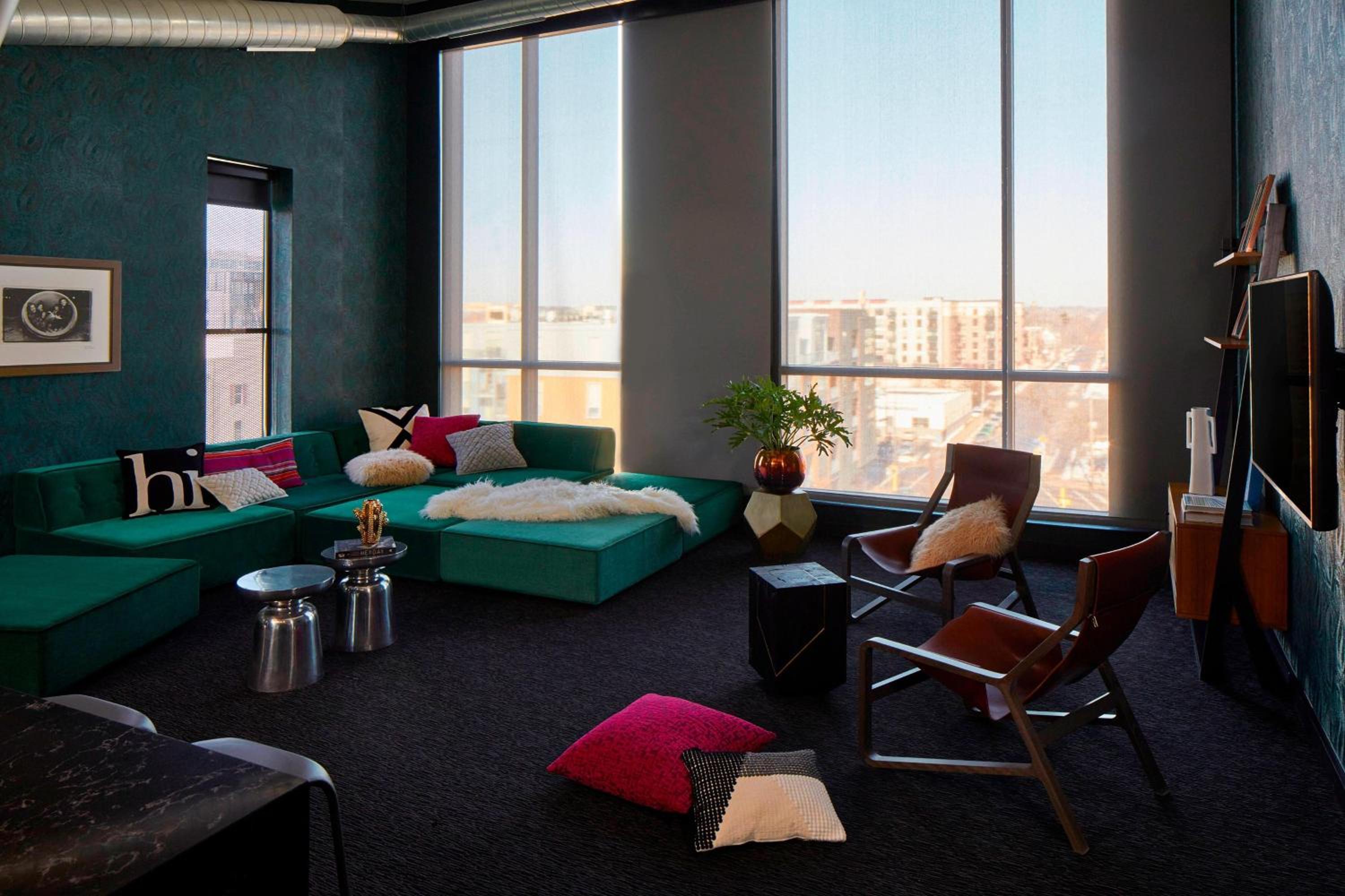 Minneapolis / St Paul Vacations - MOXY Minneapolis Uptown - Property Image 3
