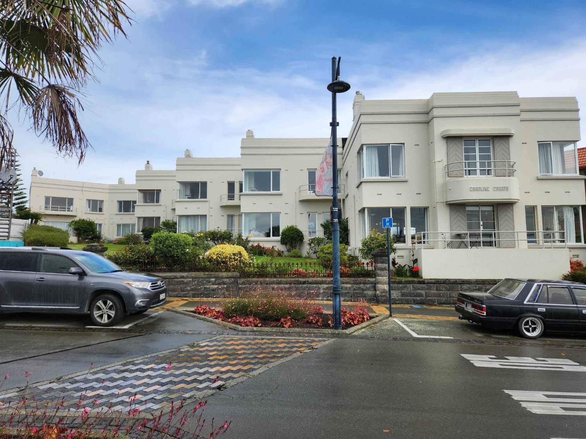 Art Deco Beauty on The Bay Hill