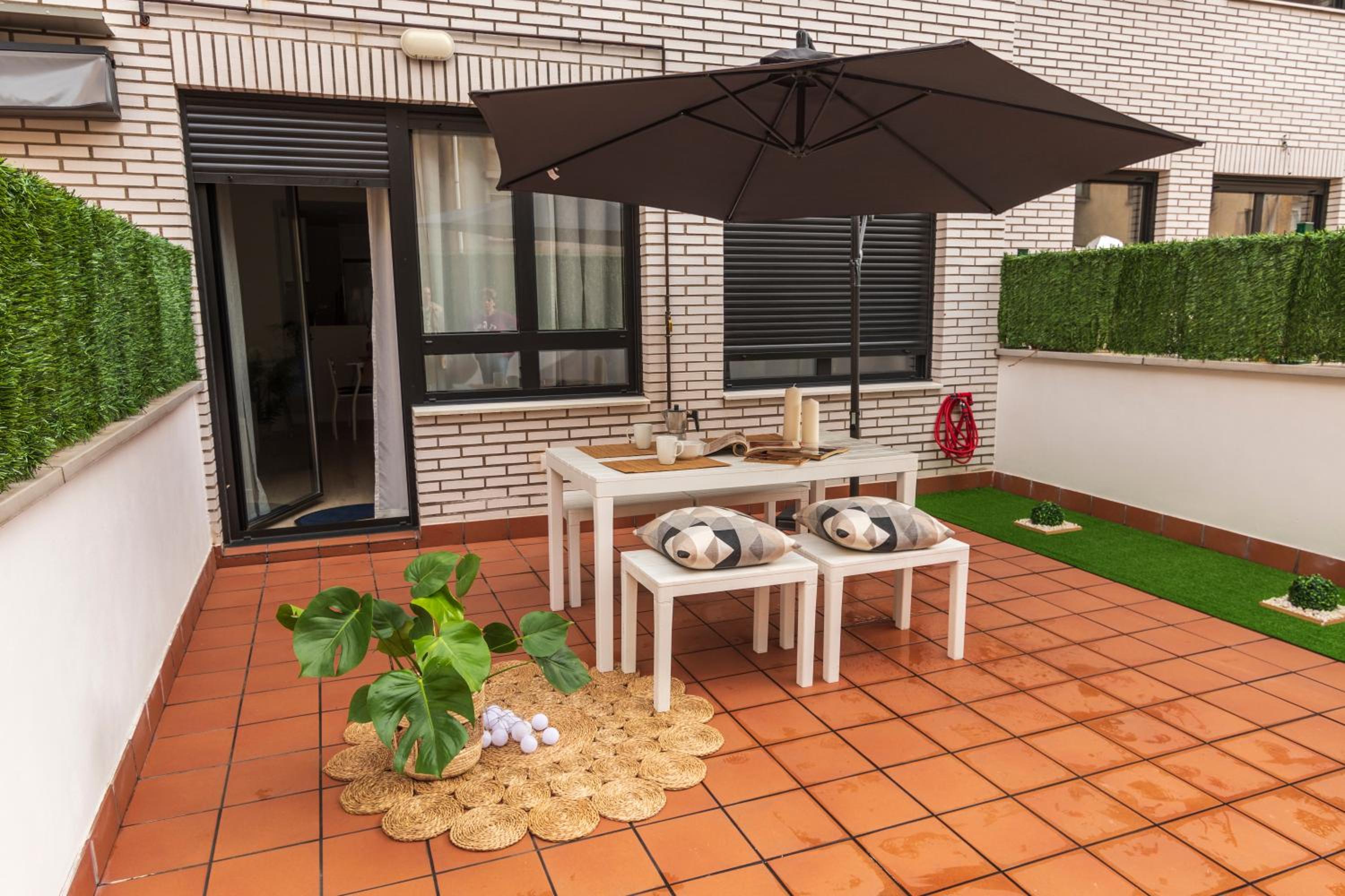 LA TERRAZA DE LA VEGA - Ubicación inmejorable , wifi , terraza y parking gratuito