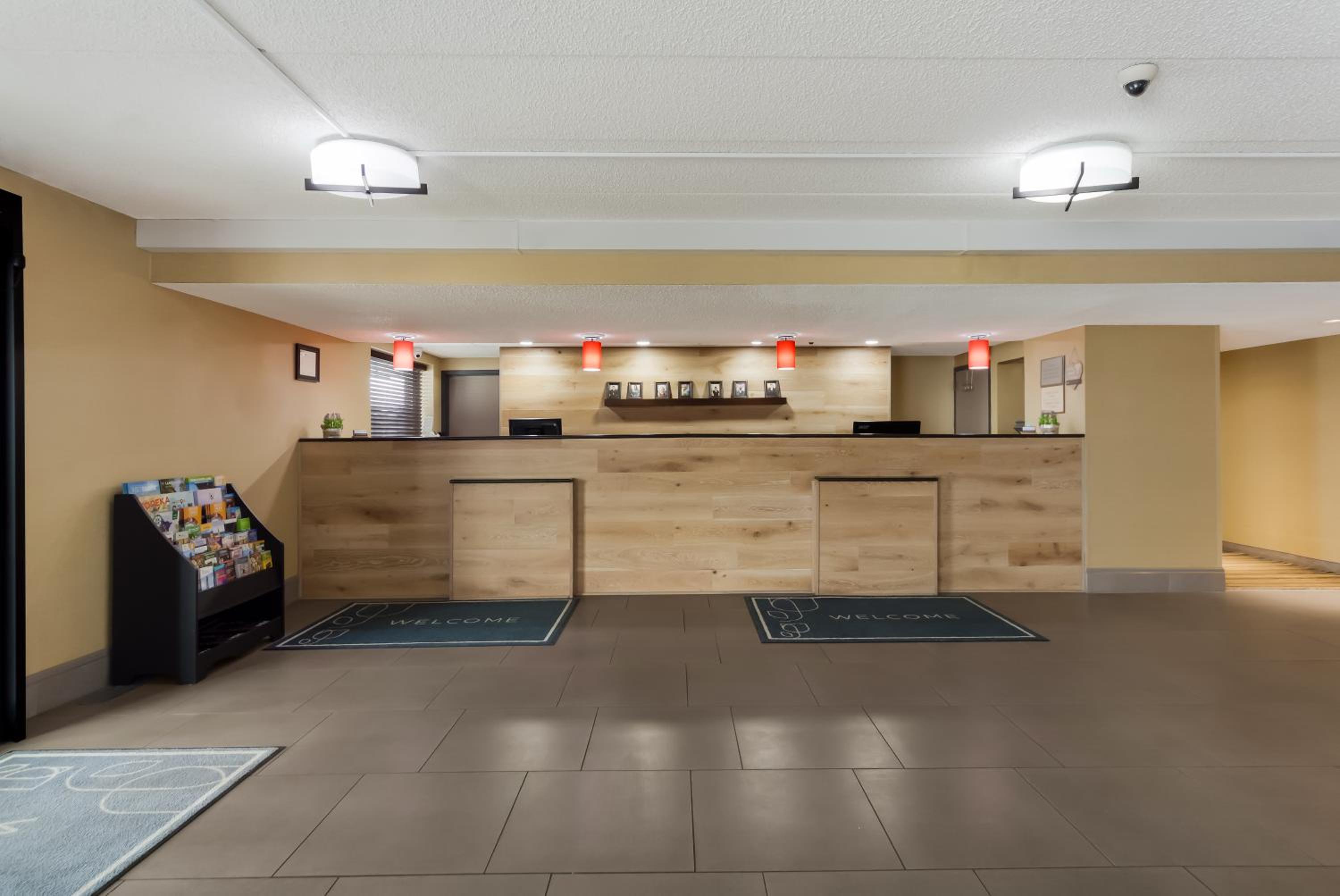 Lincoln Vacations - Country Inn  Suites by Radisson, Lincoln Airport, NE - Property Image 19