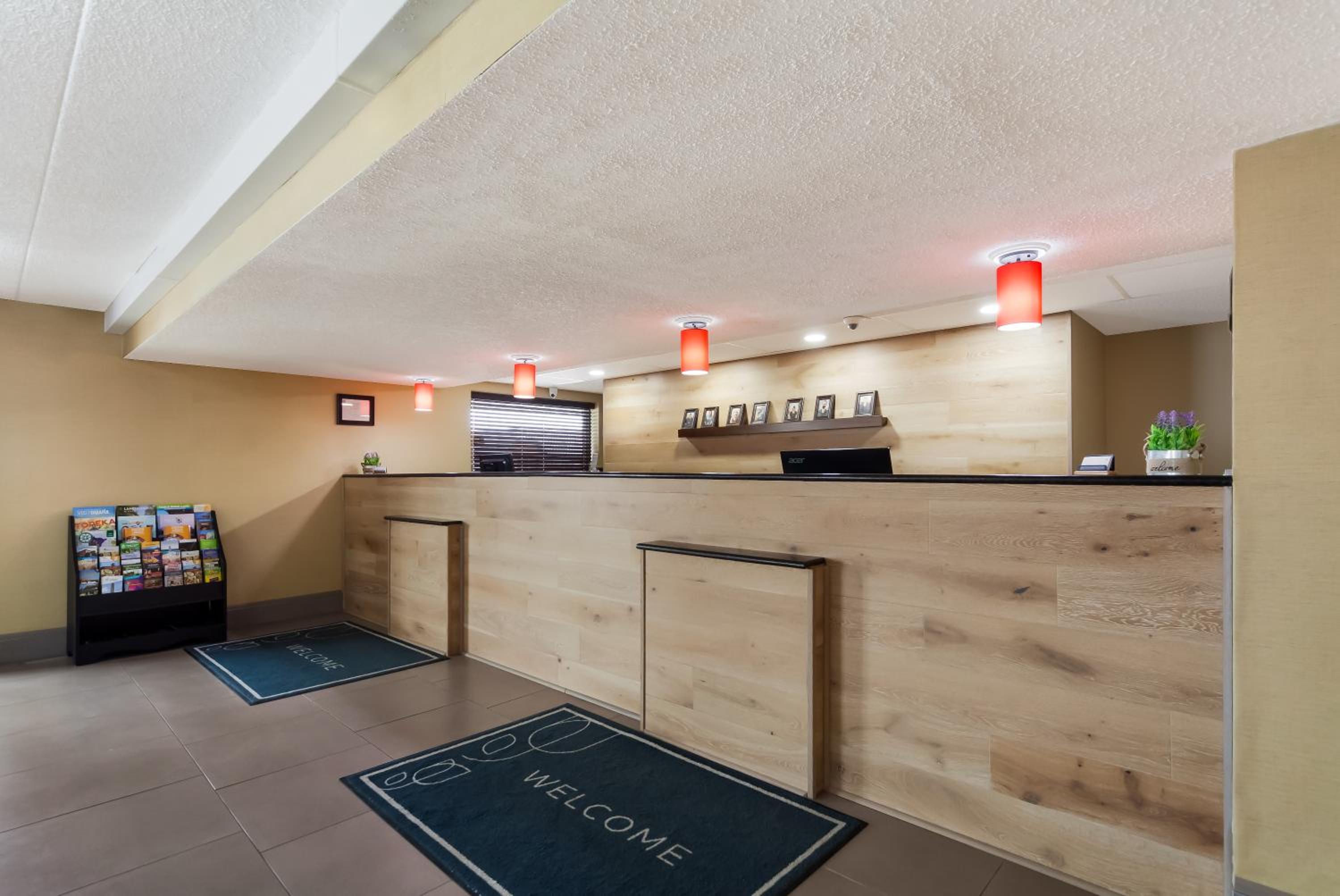 Lincoln Vacations - Country Inn  Suites by Radisson, Lincoln Airport, NE - Property Image 8