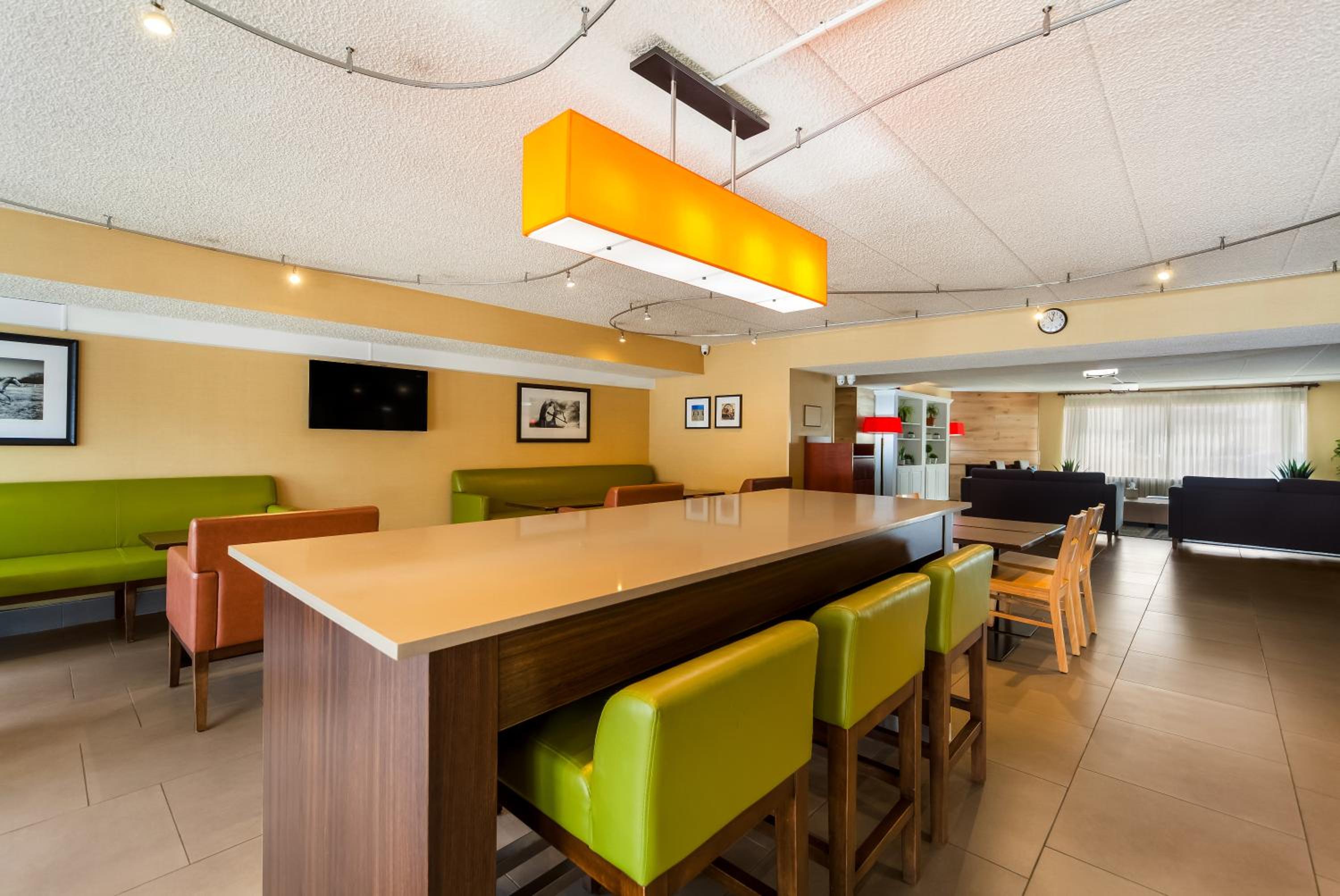 Lincoln Vacations - Country Inn  Suites by Radisson, Lincoln Airport, NE - Property Image 1