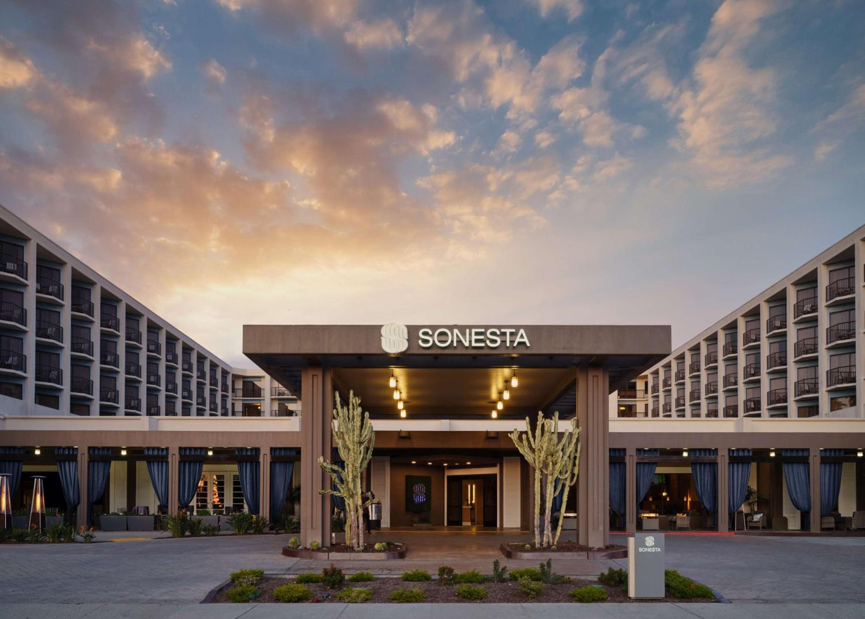 Hotel Sonesta Redondo Beach and Marina - Image 1