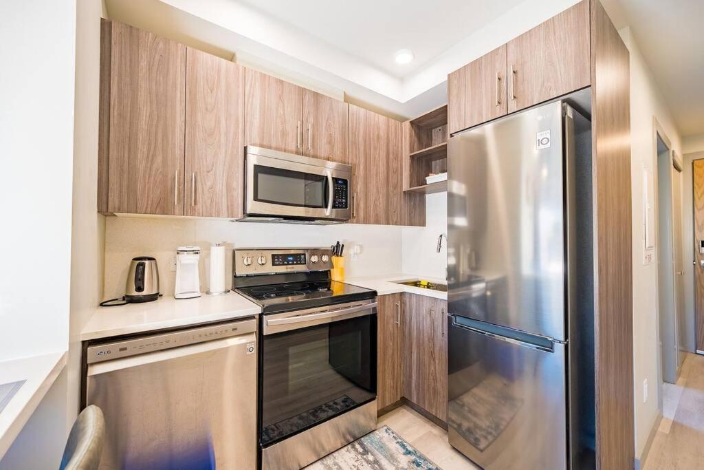 Kelowna Studio Near Restaurants and Grocery