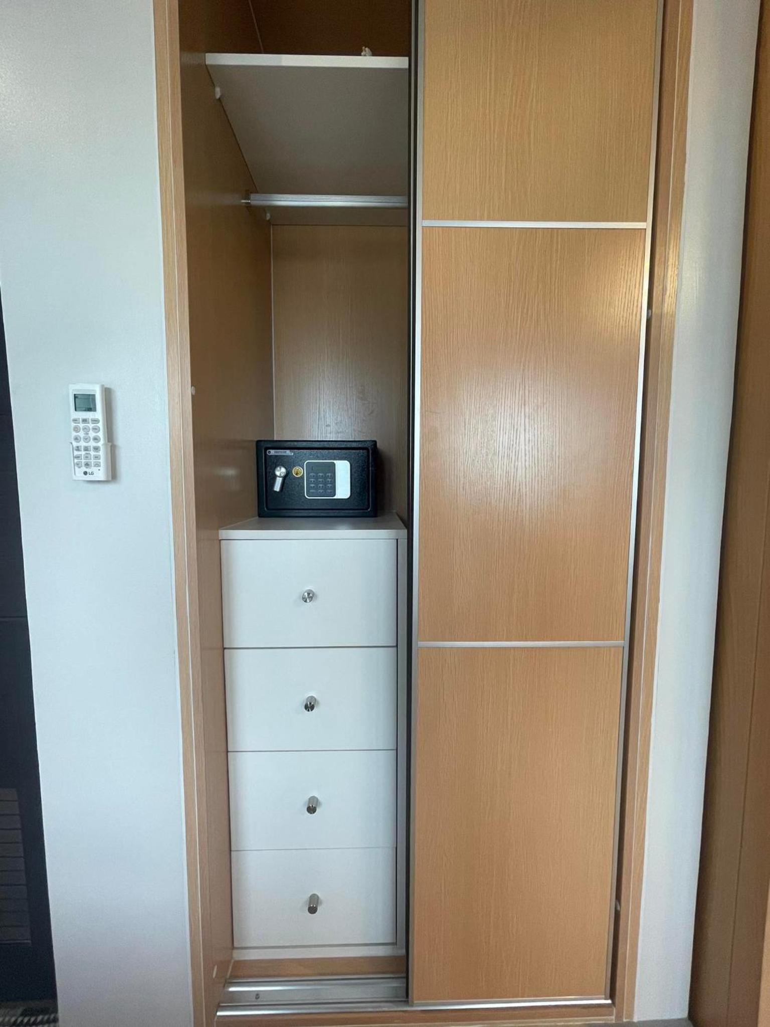 Fully Furnished 1BR unit in Eastwood Global Plaza view 5