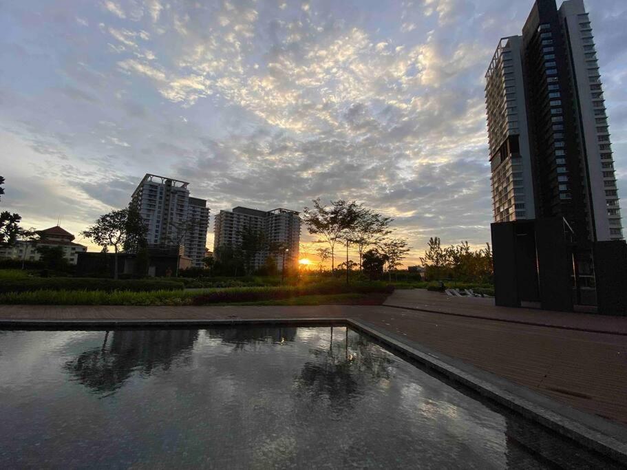 Modern Home Urban Lifestyle KL East Mall-Wifi-Netflix-WasherDryer-The Ridge