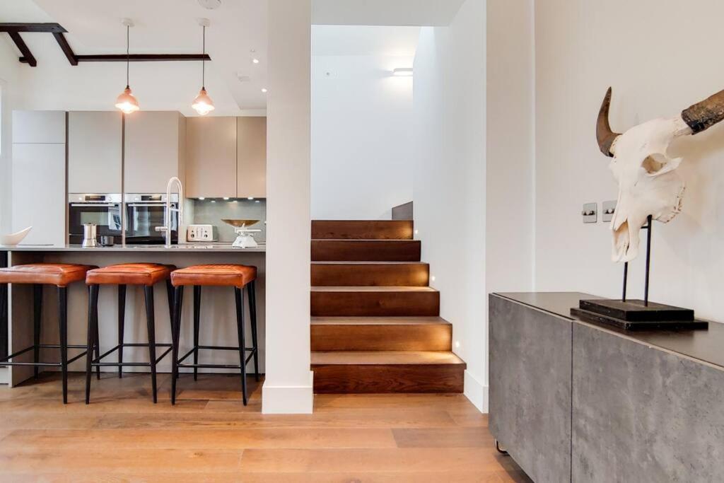 The Borough Collection near London Bridge and Borough Market - by Short Stories London