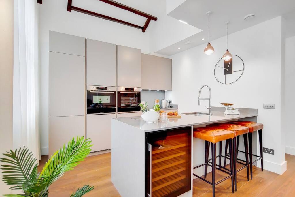The Borough Collection near London Bridge and Borough Market - by Short Stories London