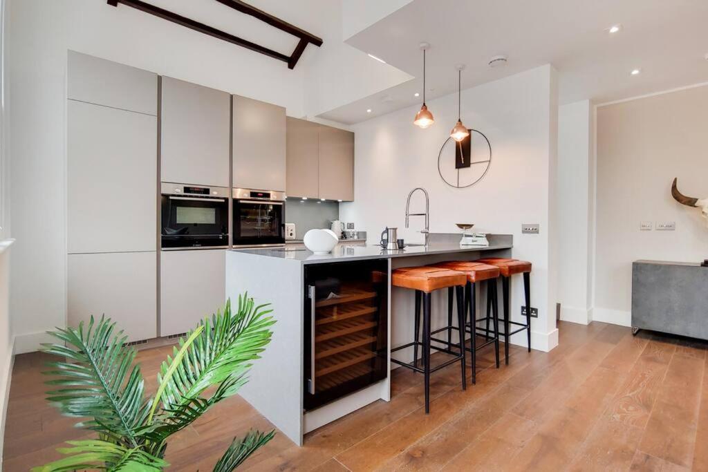 The Borough Collection near London Bridge and Borough Market - by Short Stories London