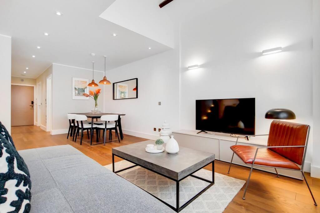 The Borough Collection near London Bridge and Borough Market - by Short Stories London