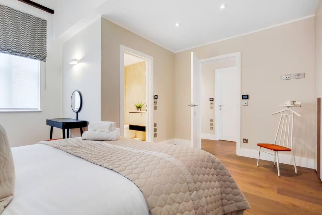 The Borough Collection near London Bridge and Borough Market - by Short Stories London