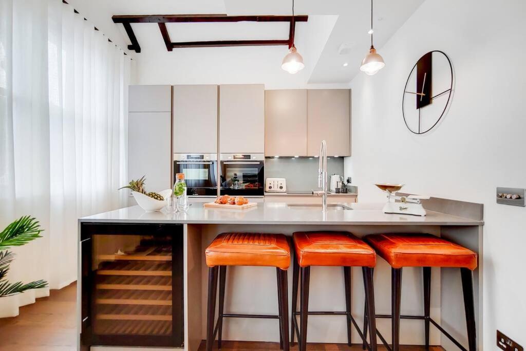 The Borough Collection near London Bridge and Borough Market - by Short Stories London