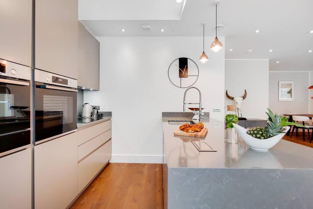 The Borough Collection near London Bridge and Borough Market - by Short Stories London
