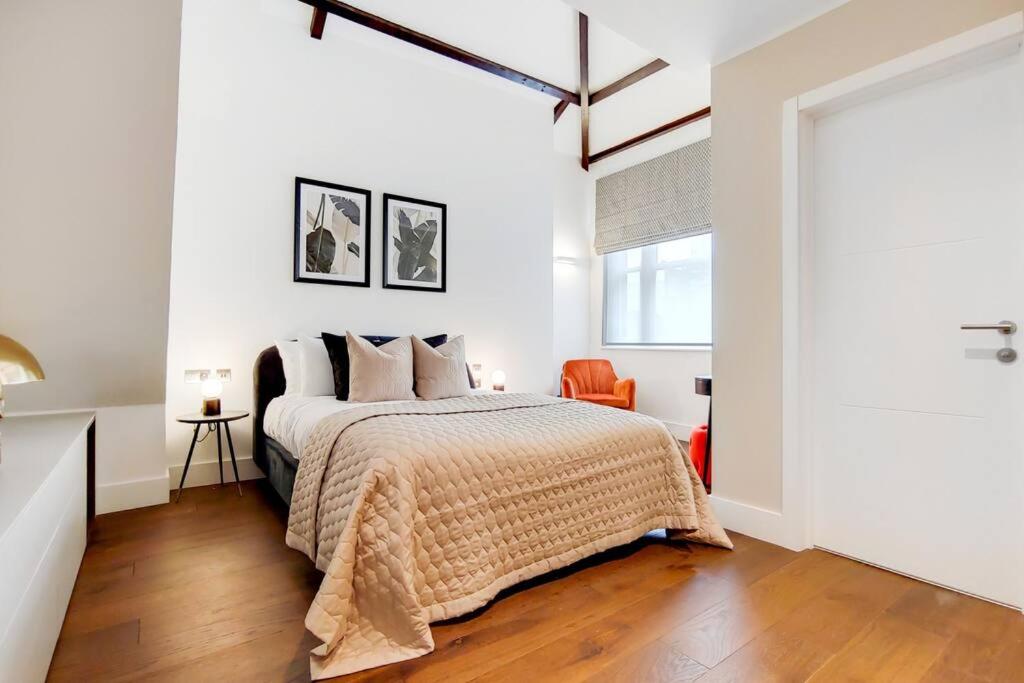The Borough Collection near London Bridge and Borough Market - by Short Stories London
