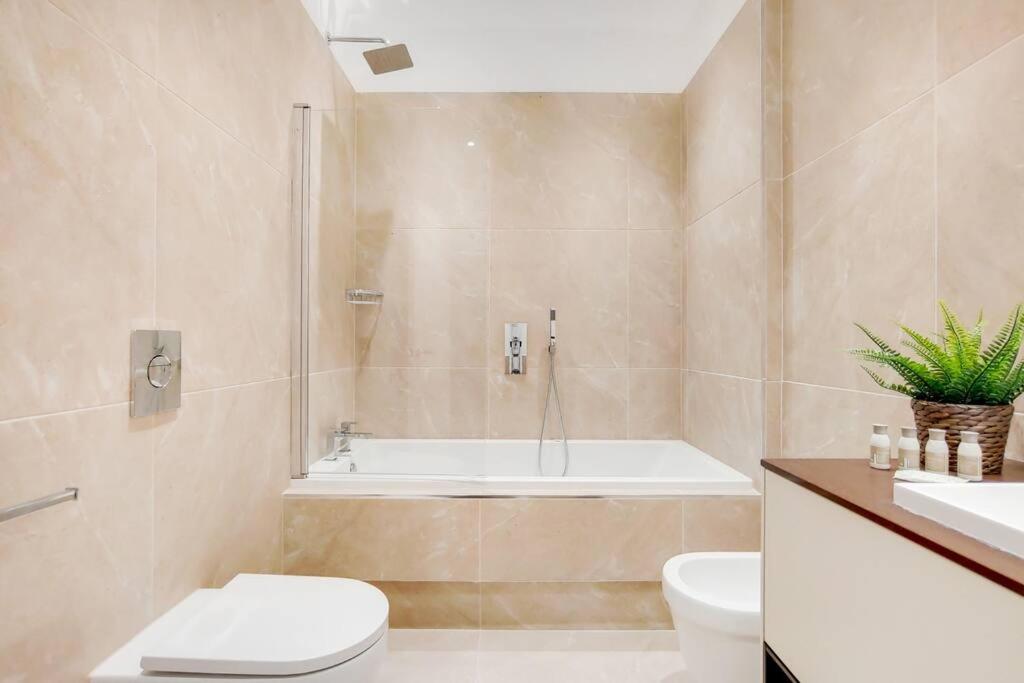 The Borough Collection near London Bridge and Borough Market - by Short Stories London