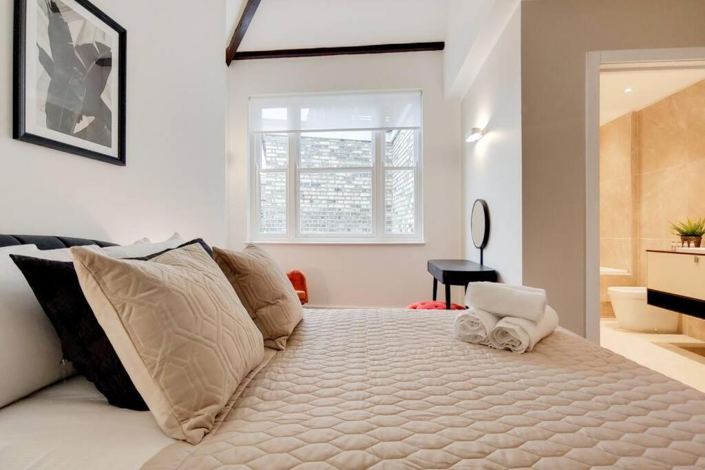 The Borough Collection near London Bridge and Borough Market - by Short Stories London