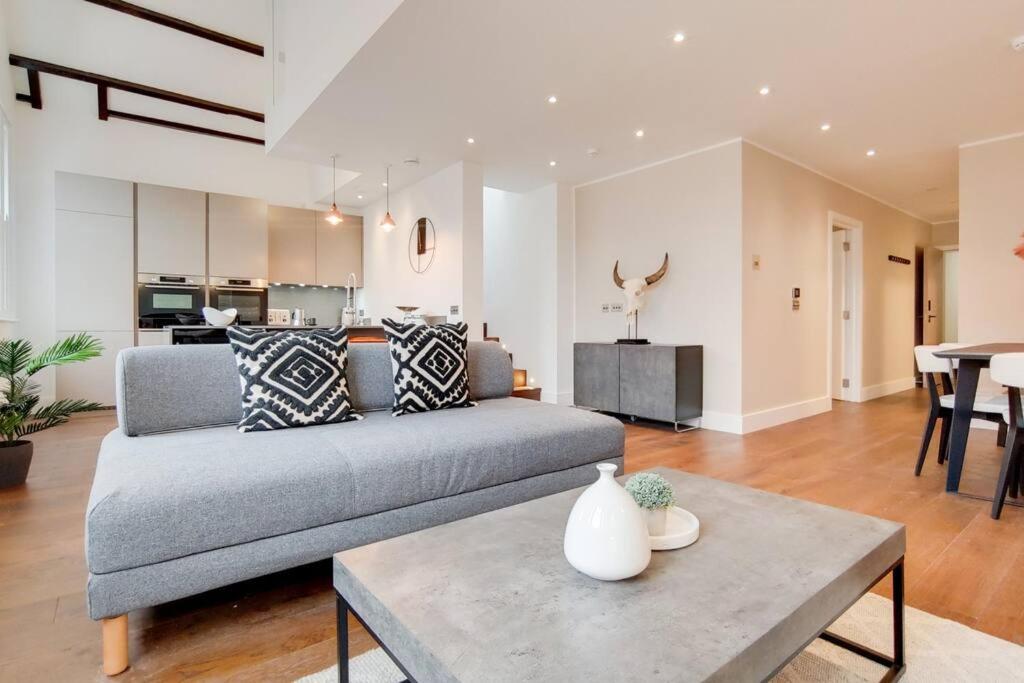 The Borough Collection near London Bridge and Borough Market - by Short Stories London