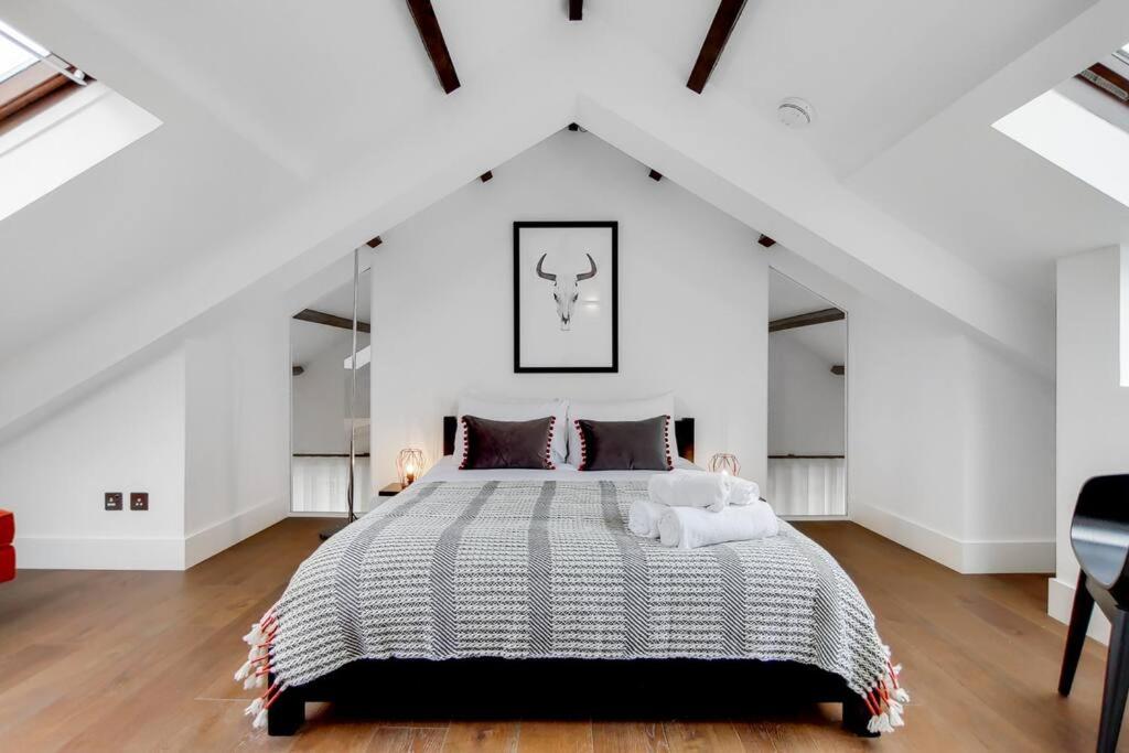 The Borough Collection near London Bridge and Borough Market - by Short Stories London