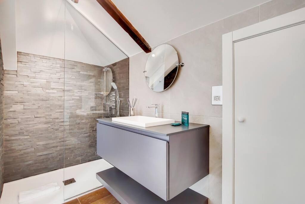 The Borough Collection near London Bridge and Borough Market - by Short Stories London