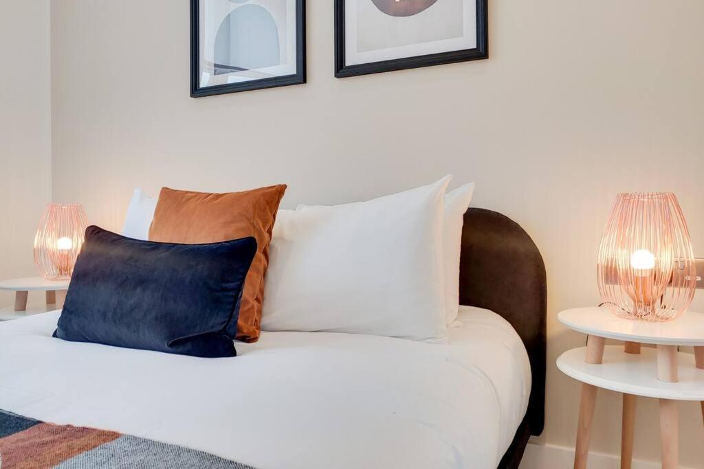 13 Borough Apartments - Contemporary 1-Bed, 1-Bath in Borough
