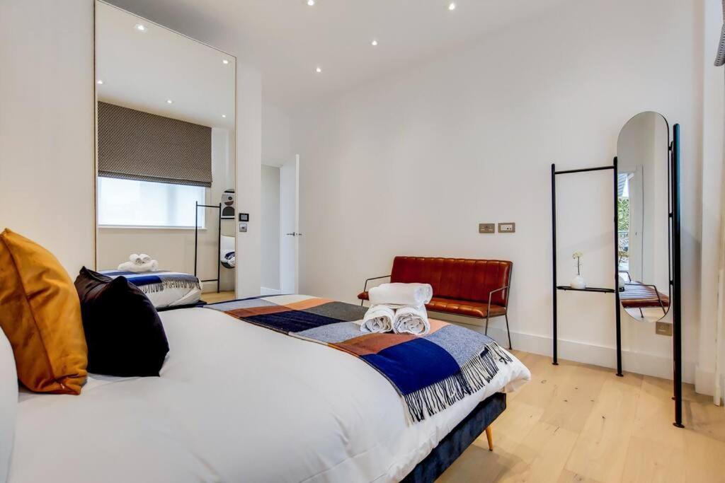13 Borough Apartments - Contemporary 1-Bed, 1-Bath in Borough