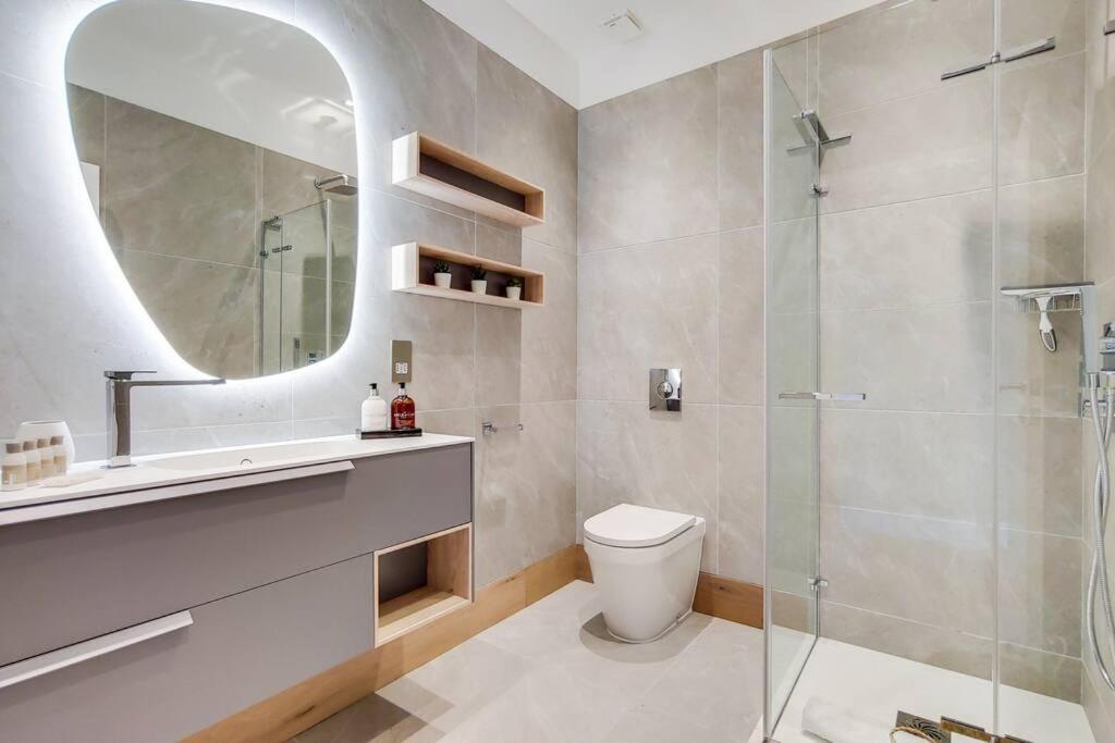 13 Borough Apartments - Contemporary 1-Bed, 1-Bath in Borough