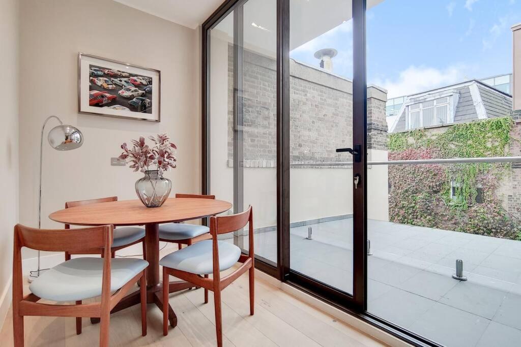 13 Borough Apartments - Contemporary 1-Bed, 1-Bath in Borough