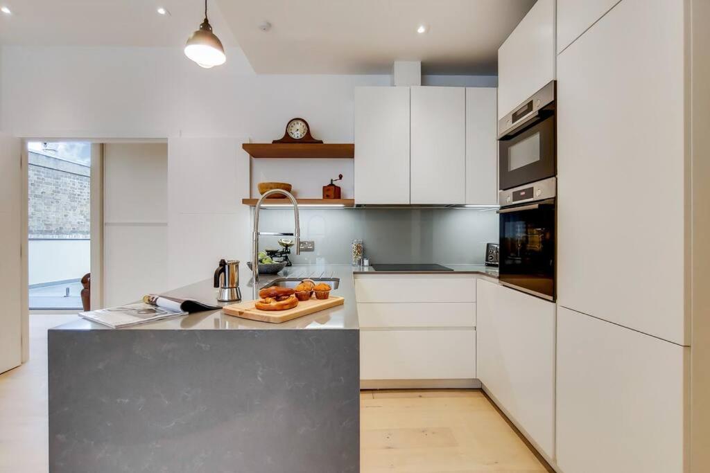 13 Borough Apartments - Contemporary 1-Bed, 1-Bath in Borough