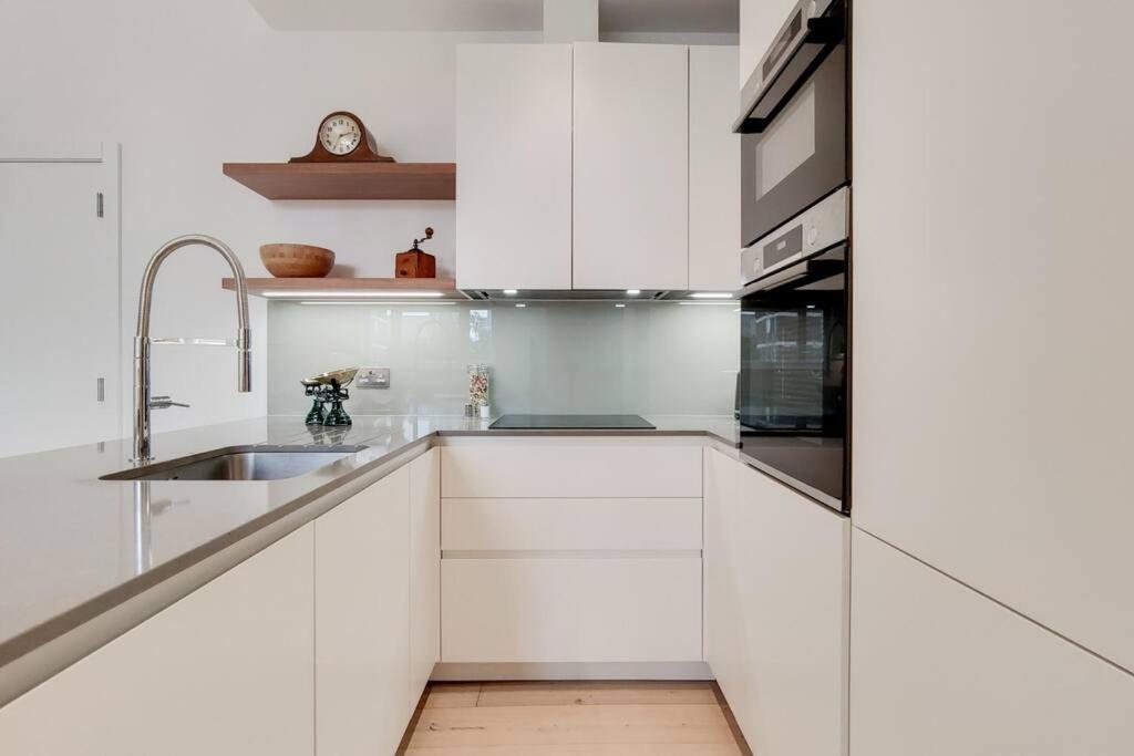 13 Borough Apartments - Contemporary 1-Bed, 1-Bath in Borough