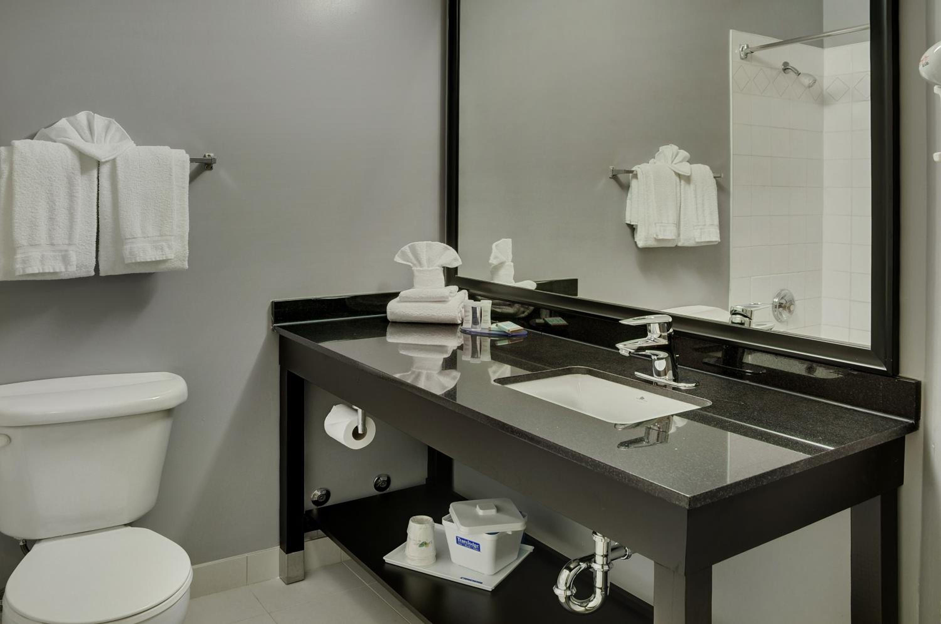 North Bay Vacations - Quality Inn - Property Image 34