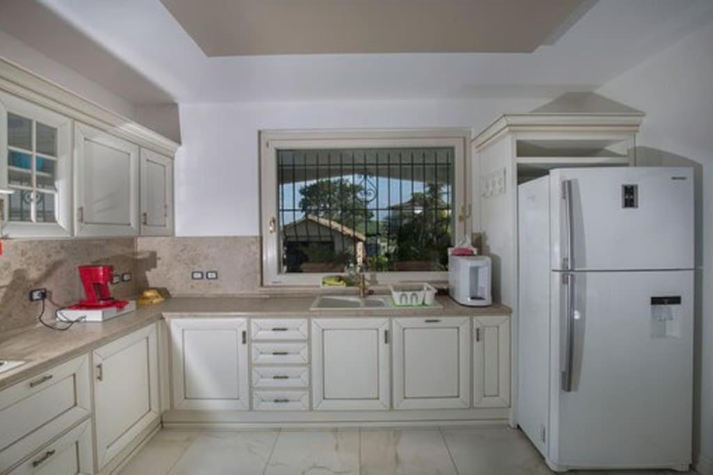 Villa MERAVIGLIA, heated pool, 16 km from the sea