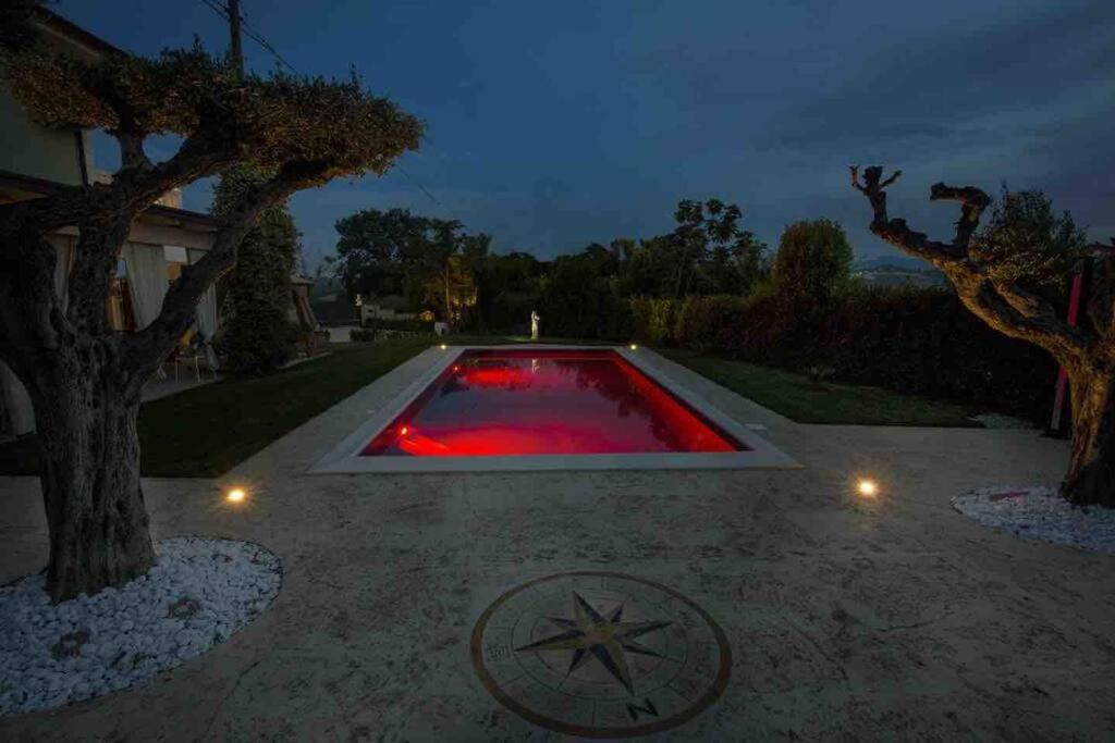 Villa MERAVIGLIA, heated pool, 16 km from the sea