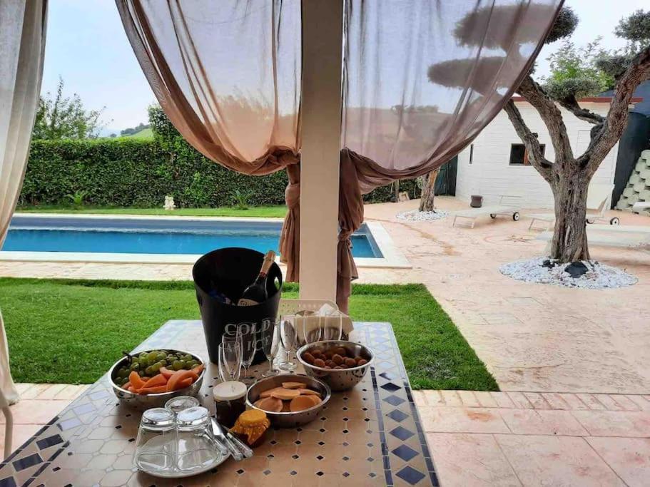 Villa MERAVIGLIA, heated pool, 16 km from the sea