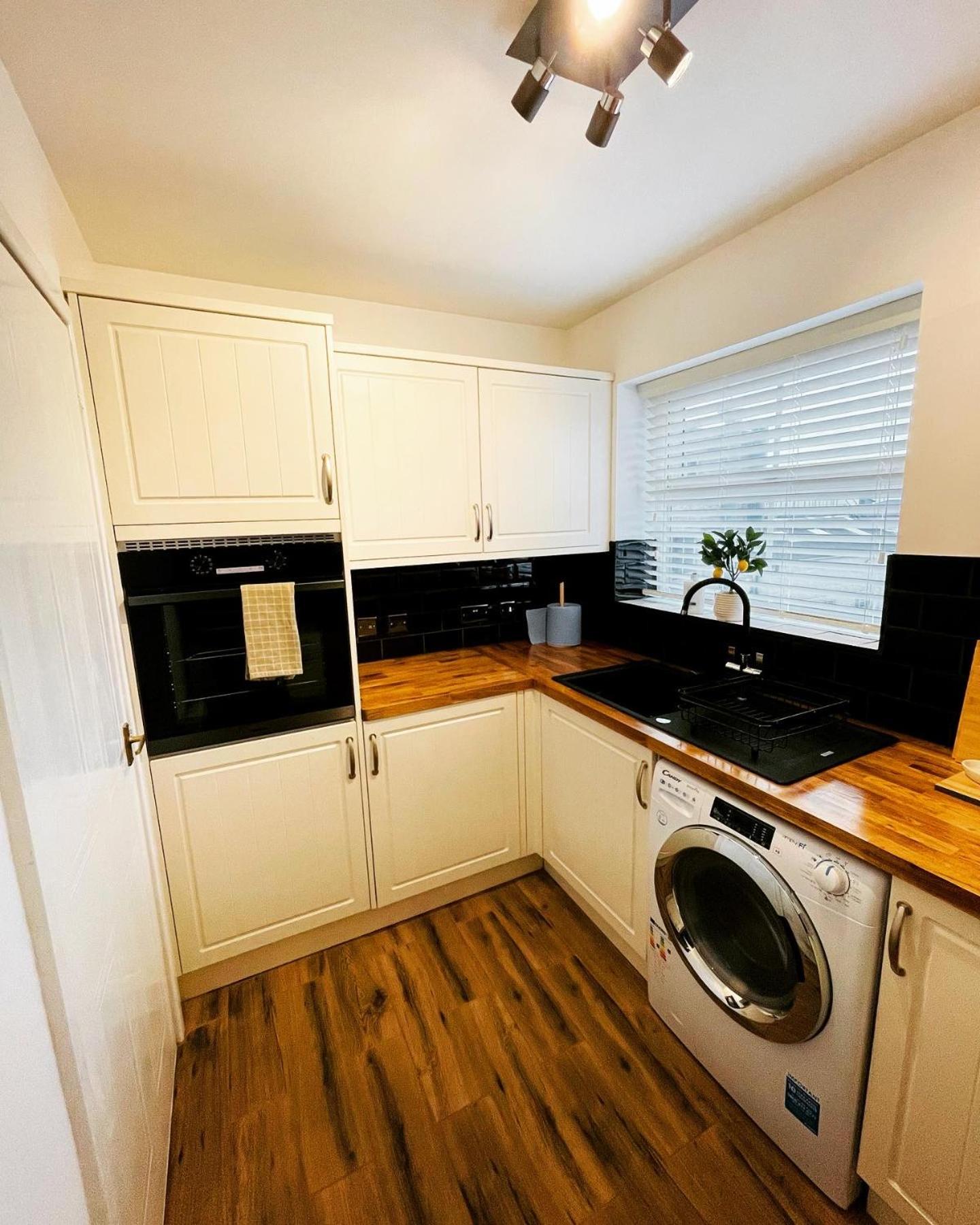 Two Double bedrooms apartment near Hull city centre view 4